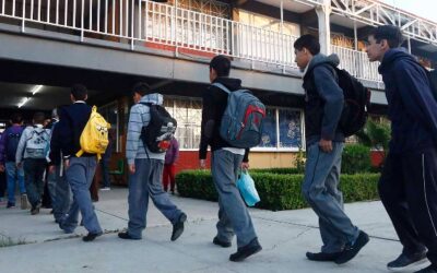 La ciudad de Puebla revive el ambiente escolar con el regreso de miles de estudiantes