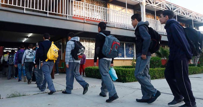 La ciudad de Puebla revive el ambiente escolar con el regreso de miles de estudiantes