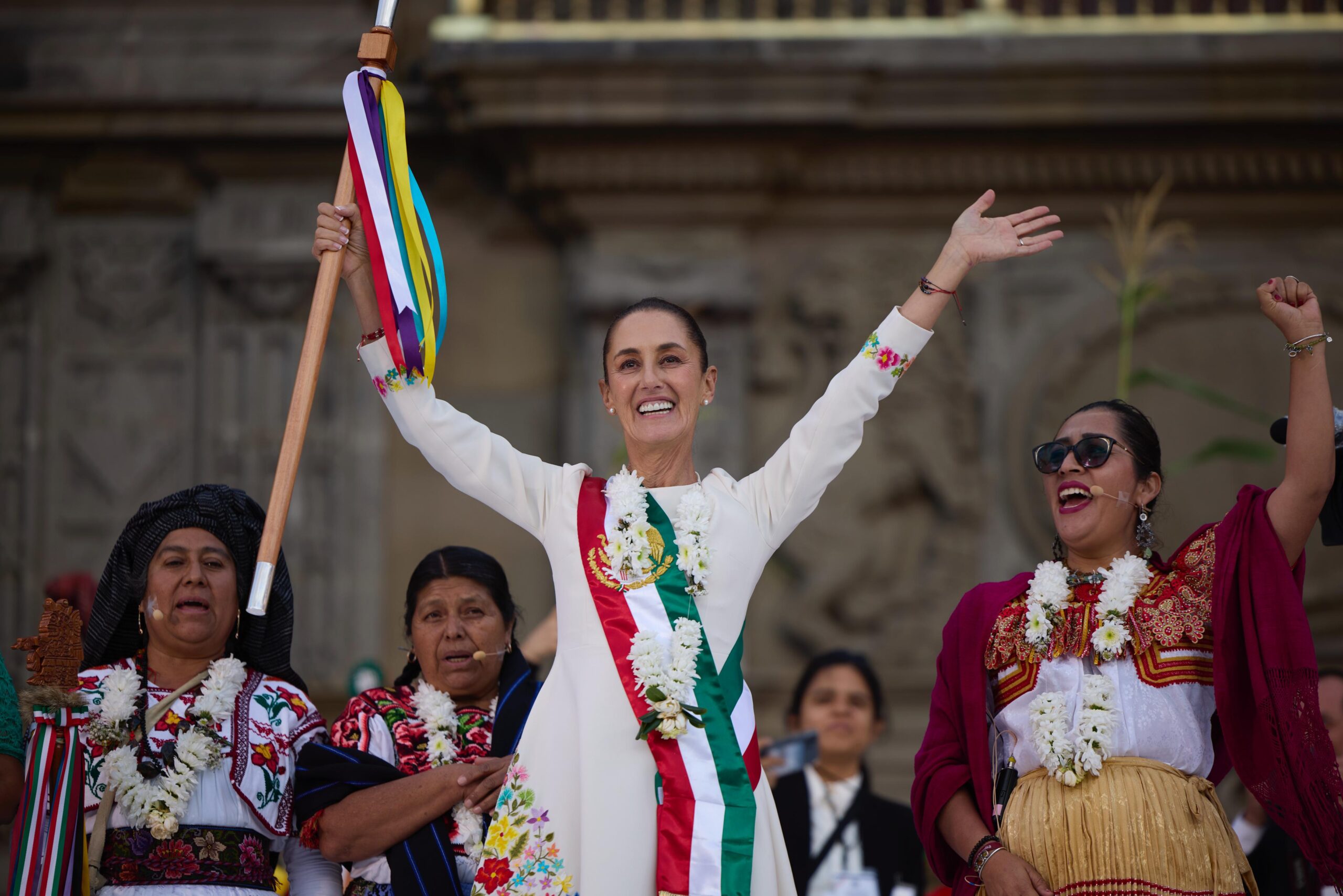 Claudia Sheinbaum se convierte en la primera presidenta de México | Ceremonia histórica en el Zócalo