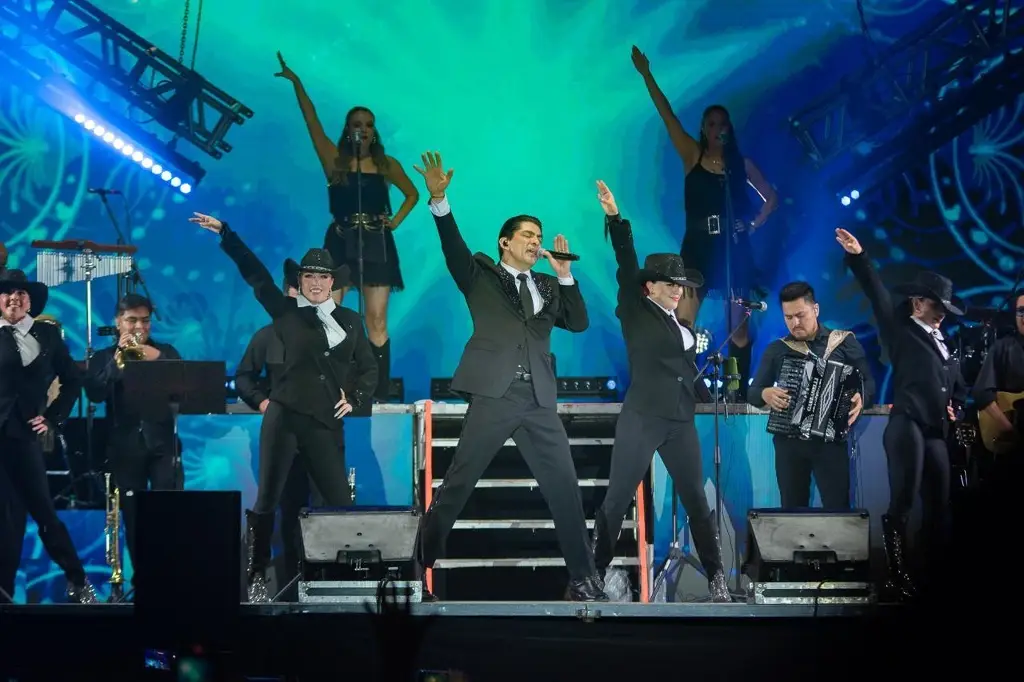 ¡Víctor García conquista Veracruz! Noche de romance, nostalgia y euforia (+fotos/videos)