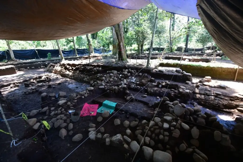 Sheinbaum promete recursos para hallazgo arqueológico en Coatepec