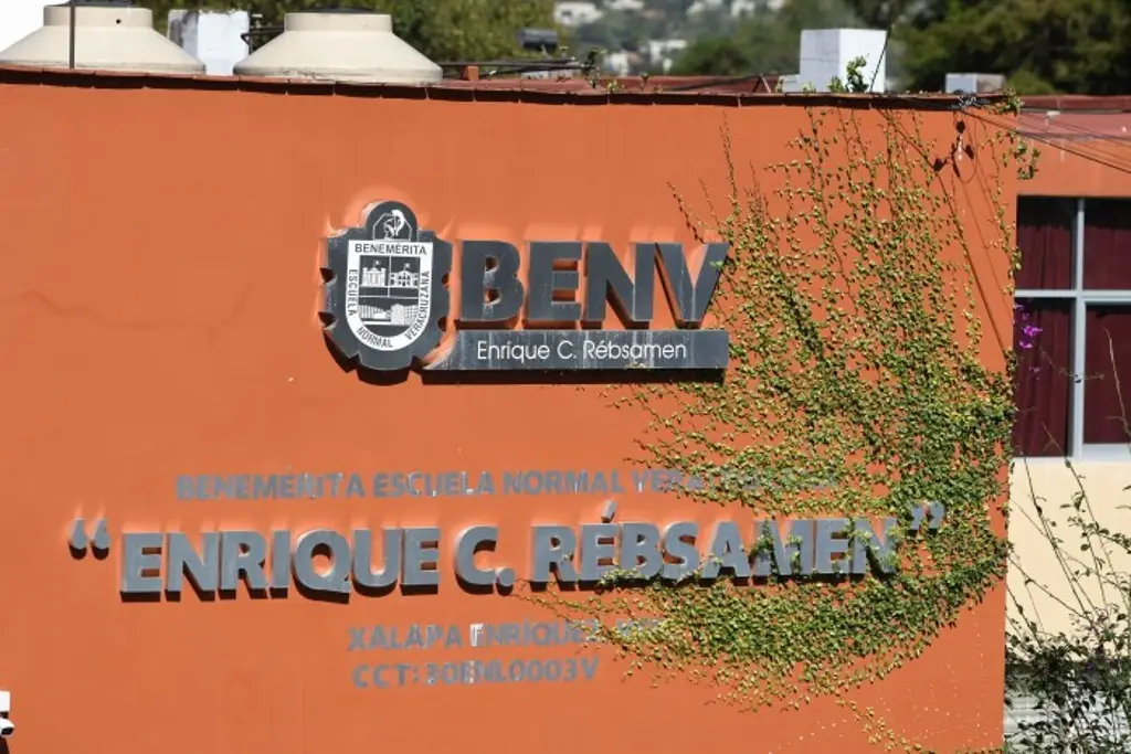 Publica SEV lista de aceptados a la Escuela Normal Veracruzana; ingresarán 360 estudiantes